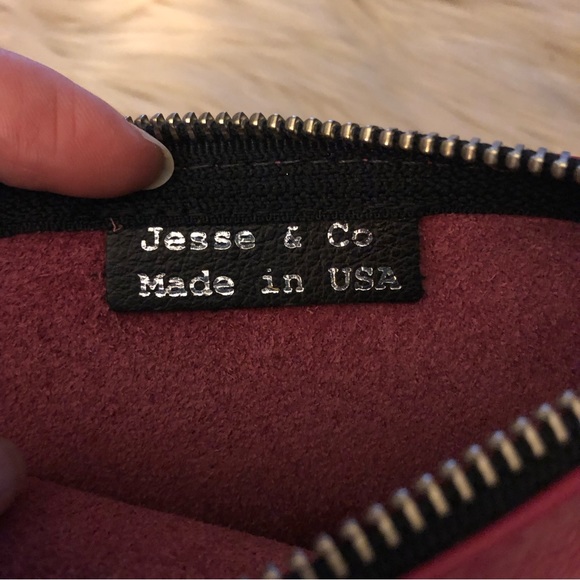Jesse and Co pink leather zip pouch with Beautiful embossed on front raw lining - Picture 3 of 6